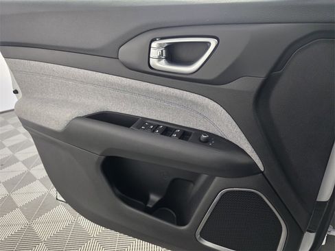 New 2026 Jeep Compass Latitude image 24