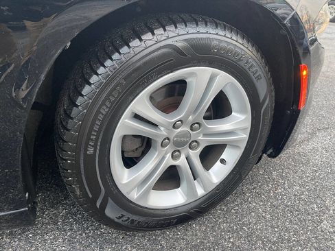 Used 2018 Dodge Charger SXT image 38