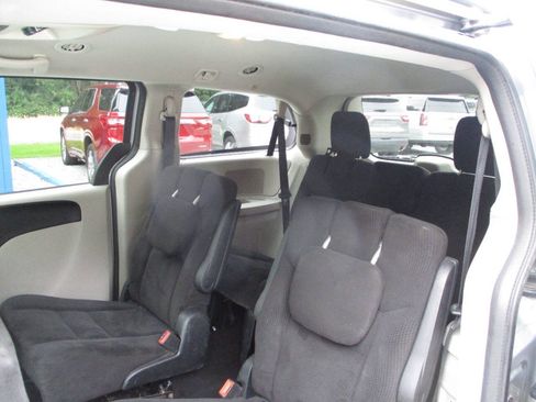 Used 2016 Dodge Grand Caravan SXT w/ Rear Park Assist Package FWD image 16