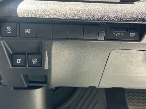 New 2026 Toyota Sienna XLE FWD image 27