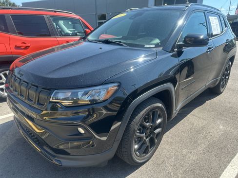 Used 2022 Jeep Compass Latitude FWD image 2