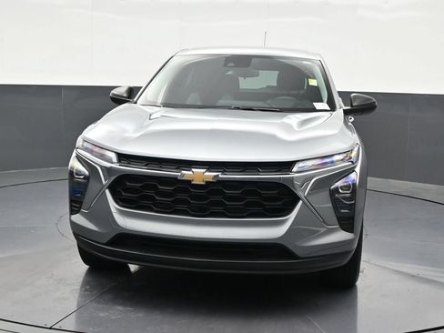 Used 2024 Chevrolet Trax LS FWD image 9