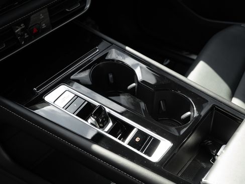 Used 2024 Volkswagen Atlas Cross Sport SEL R-Line AWD/4WD image 17