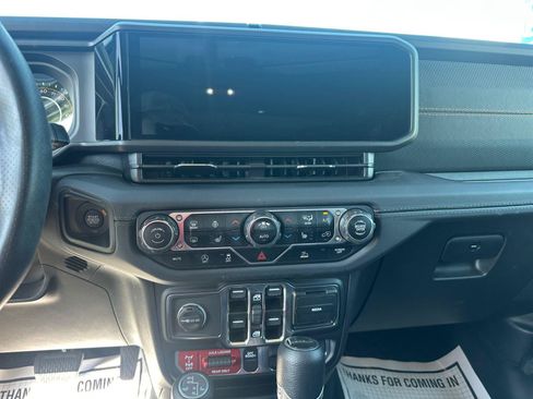 Used 2024 Jeep Gladiator Mojave w/ Convenience Group AWD/4WD image 19