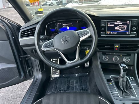 Used 2023 Volkswagen Jetta Sport image 19