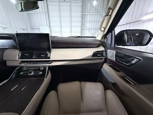 Used 2023 Lincoln Navigator Reserve image 43