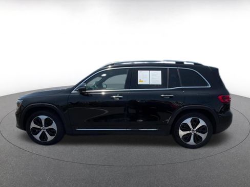 Used 2025 Mercedes-Benz GLB 250 4MATIC image 9