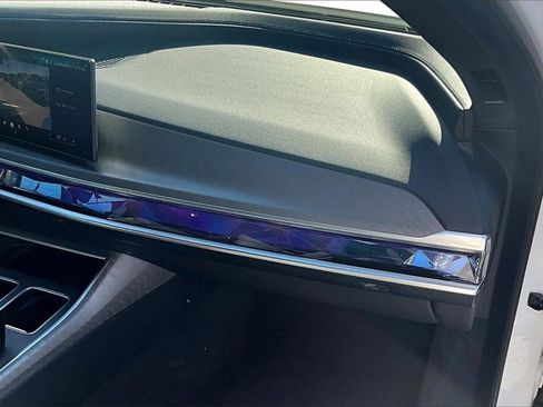 Used 2023 BMW 740i image 26