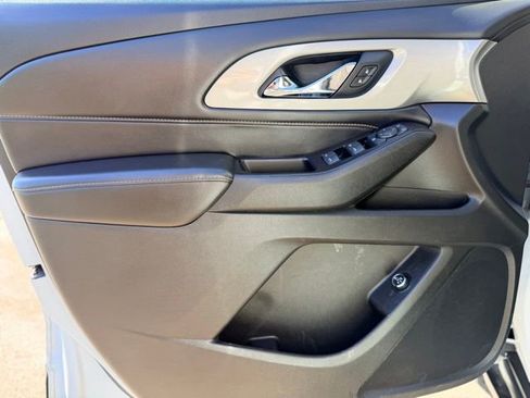 Used 2019 Chevrolet Traverse LT FWD image 19