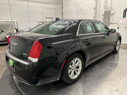 Certified 2021 Chrysler 300 Touring image 14