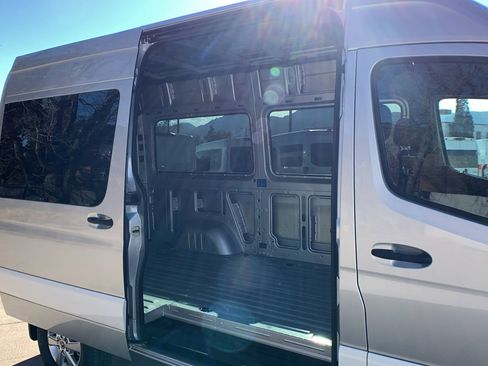 Used 2022 Mercedes-Benz Sprinter 2500 image 25