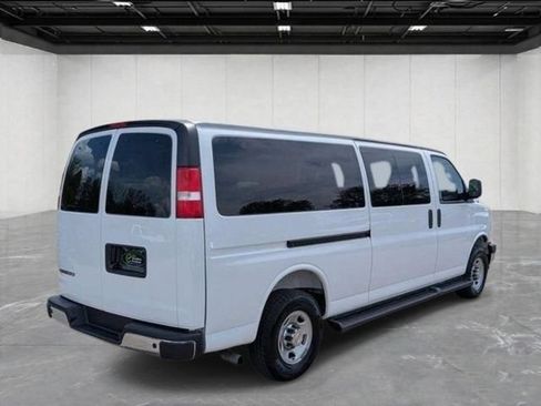 Used 2025 Chevrolet Express 3500 LT w/ LT Preferred Equipment Group RWD image 5