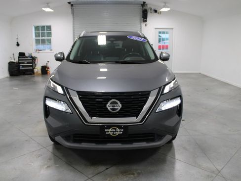 Used 2021 Nissan Rogue SV w/ Premium Package FWD image 3