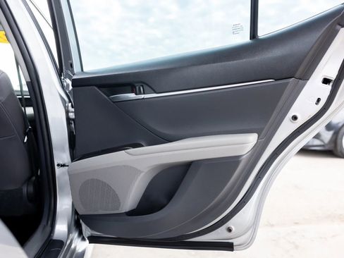 Used 2021 Toyota Camry LE image 16