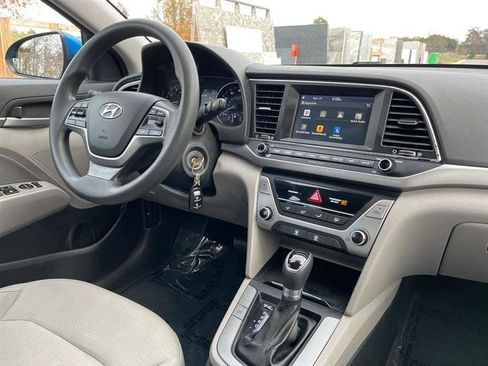 Used 2017 Hyundai Elantra SE image 15