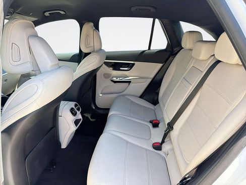 Used 2024 Mercedes-Benz GLC 300 image 24