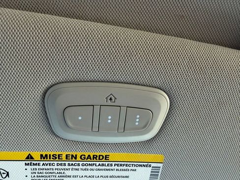 Used 2023 Chrysler Pacifica Limited AWD/4WD image 28