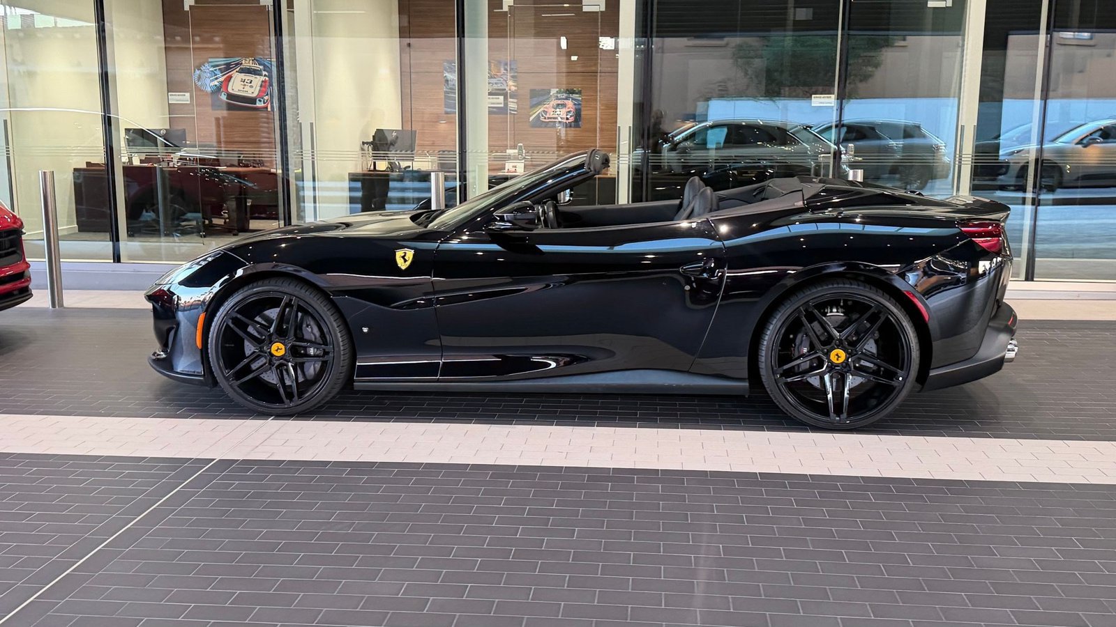 Used 2020 Ferrari Portofino RWD image 5
