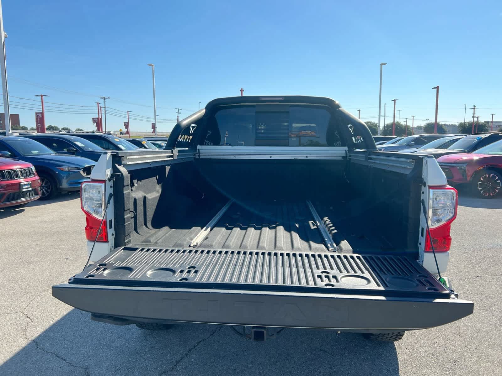 Used 2017 Nissan Titan PRO-4X w/ Pro-4x Convenience Package AWD/4WD image 26