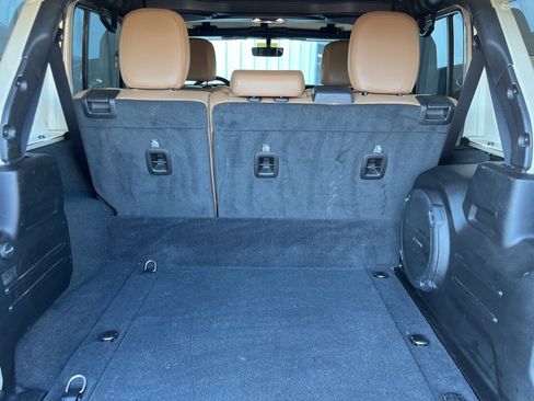 Used 2022 Jeep Wrangler Unlimited Sahara image 39