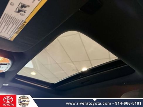 Used 2018 Jeep Grand Cherokee Laredo AWD/4WD image 28
