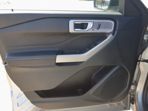 Used 2024 Ford Explorer Limited image 12