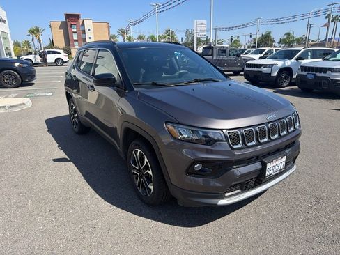 Used 2023 Jeep Compass Limited w/ Sun and Sound Group AWD/4WD image 7