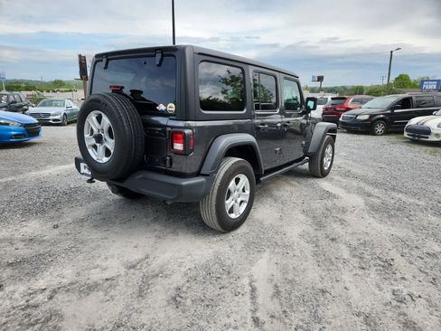 Used 2023 Jeep Wrangler Sport S image 5
