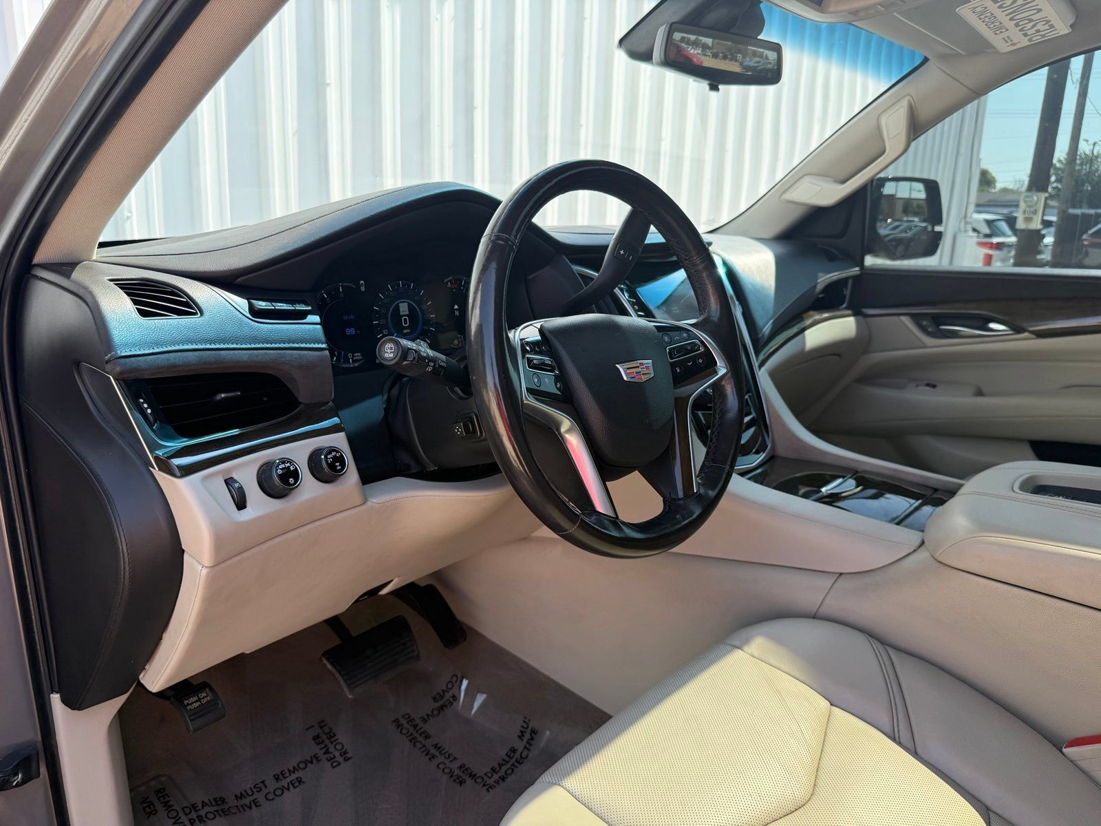 Used 2019 Cadillac Escalade Luxury AWD/4WD image 17