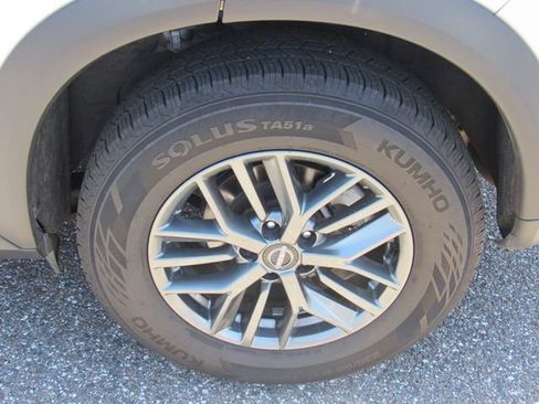 Used 2024 Nissan Rogue S FWD image 14