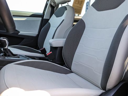 Certified 2025 Volkswagen Taos SE FWD image 23