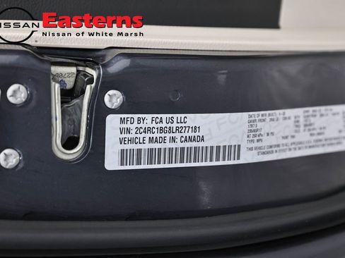 Used 2020 Chrysler Pacifica Touring-L FWD image 37