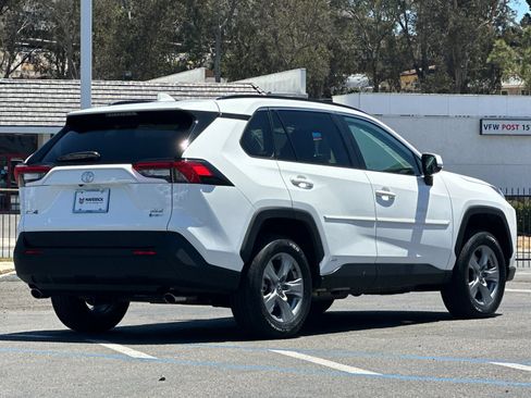 Used 2025 Toyota RAV4 XLE AWD/4WD image 5