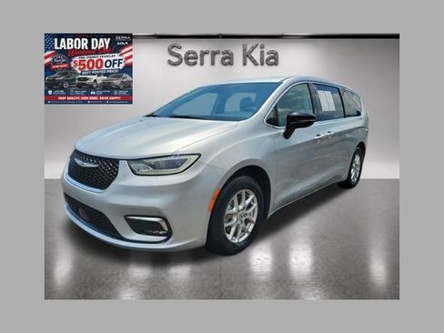 Used 2024 Chrysler Pacifica Touring-L FWD image 1