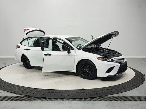 Used 2020 Toyota Camry SE FWD image 9