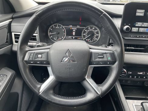 Used 2024 Mitsubishi Outlander SE FWD image 16
