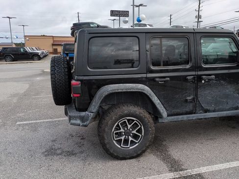 Used 2025 Jeep Wrangler Unlimited Rubicon AWD/4WD image 4