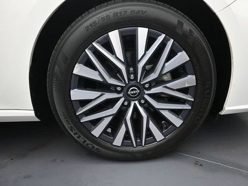 Used 2025 Nissan Altima 2.5 SV FWD image 31
