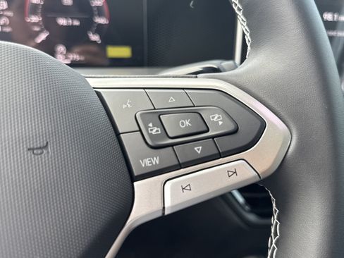 New 2026 Volkswagen Tiguan SE FWD image 32