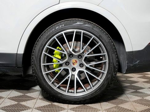 Used 2022 Porsche Cayenne E-Hybrid image 38