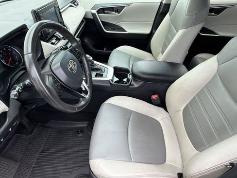 Certified 2021 Toyota RAV4 XLE Premium AWD/4WD image 5