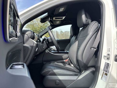 Used 2024 Mercedes-Benz GLC 300 image 2