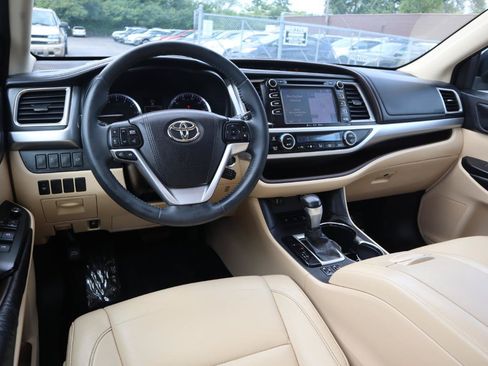 Used 2016 Toyota Highlander XLE AWD/4WD image 18