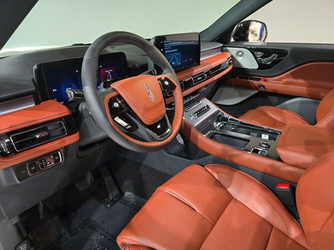 New 2025 Lincoln Aviator Reserve w/ Equipment Group 201A image 17