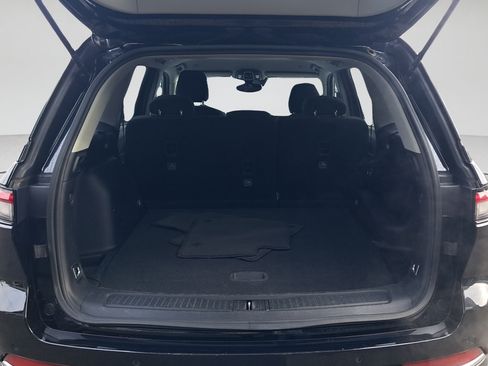 Used 2023 Jeep Grand Cherokee Laredo AWD/4WD image 27