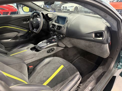 Used 2022 Aston Martin V8 Vantage Coupe RWD image 12