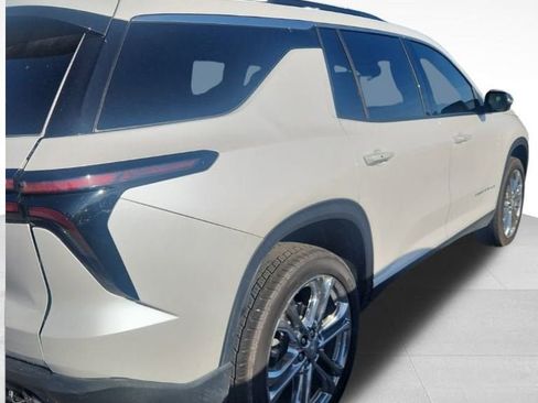 Certified 2025 Chevrolet Traverse LT image 4