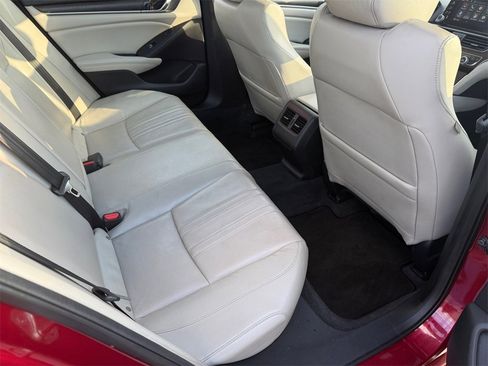 Used 2018 Honda Accord Touring image 17