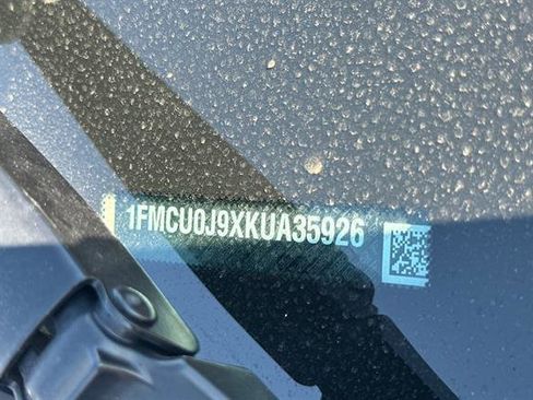 Used 2019 Ford Escape Titanium image 3