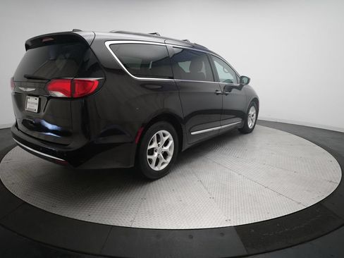 Used 2017 Chrysler Pacifica Touring-L w/ Tire & Wheel Group FWD image 36
